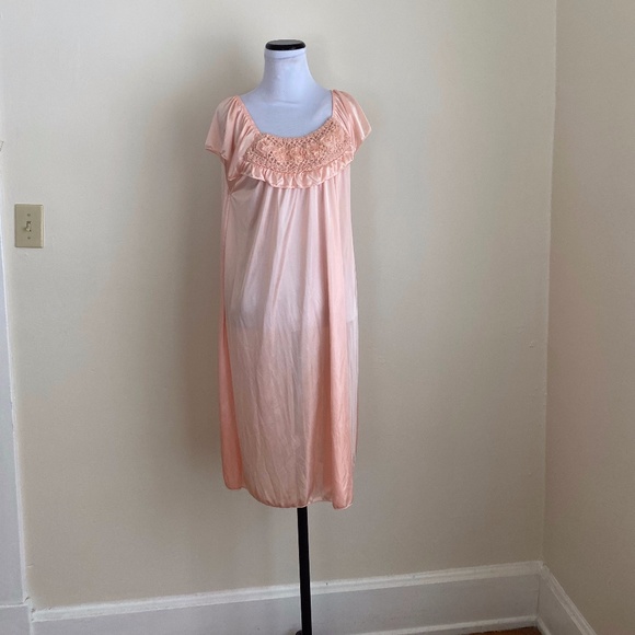 Lati Fashions NWT Nightgown Peach Nylon Medium ... - Picture 1 of 7
